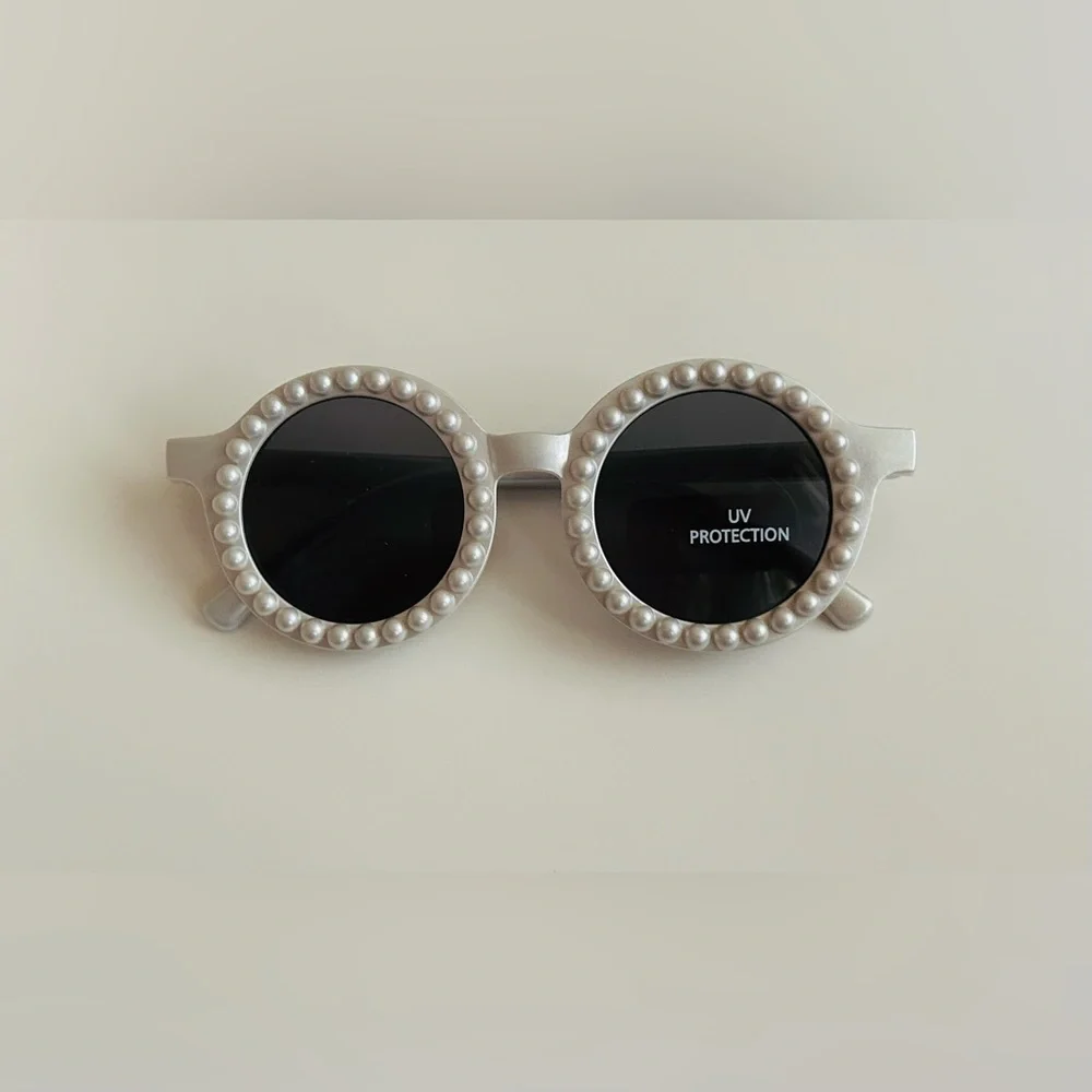 New Rachel Zoe Girl's Sunglasses Faux Pearl Rims Grey Temples UV Protection
